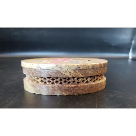 Vintage Hand Carved Soapstone Mother of Pearl Floral design Trinket Box - Picture 4 of 8